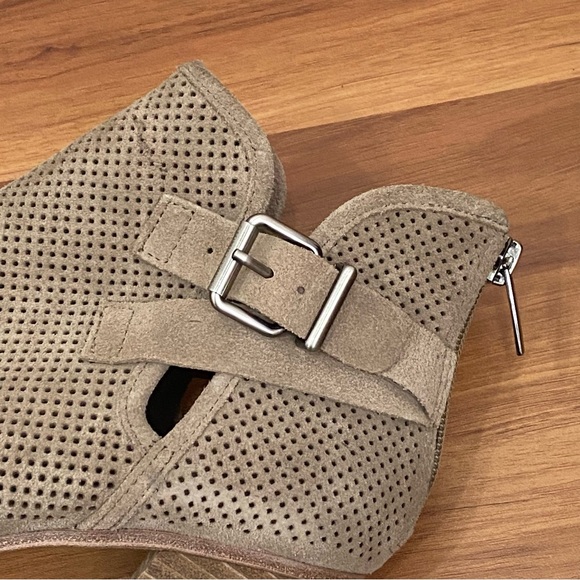 VINCE CAMUTO Perforated Tan Suede Heeled Booties Ankle Boots Women’s Size 7.5 - Picture 12 of 16